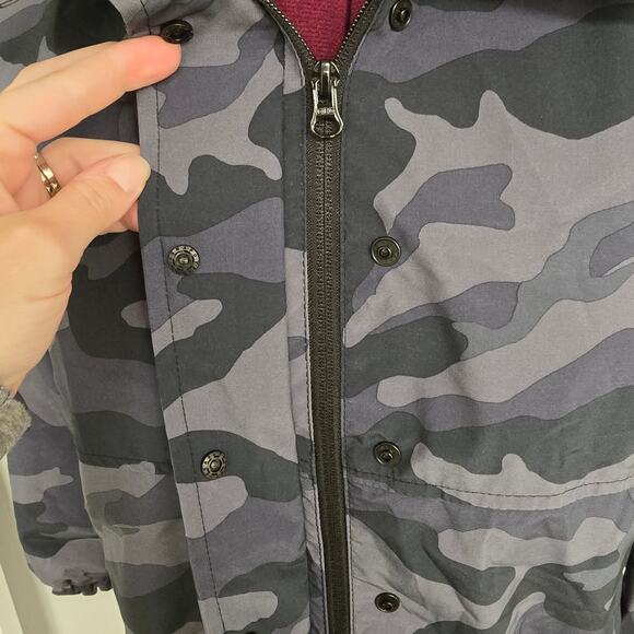 Women's Old Navy "Active" Gray Camo Water Resistant Cropped Rain Jacket | Size M - Picture 4 of 12